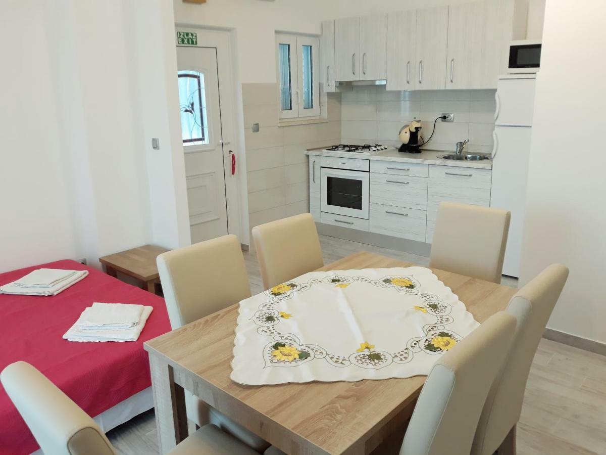 Apartmani Vinko Бол Экстерьер фото